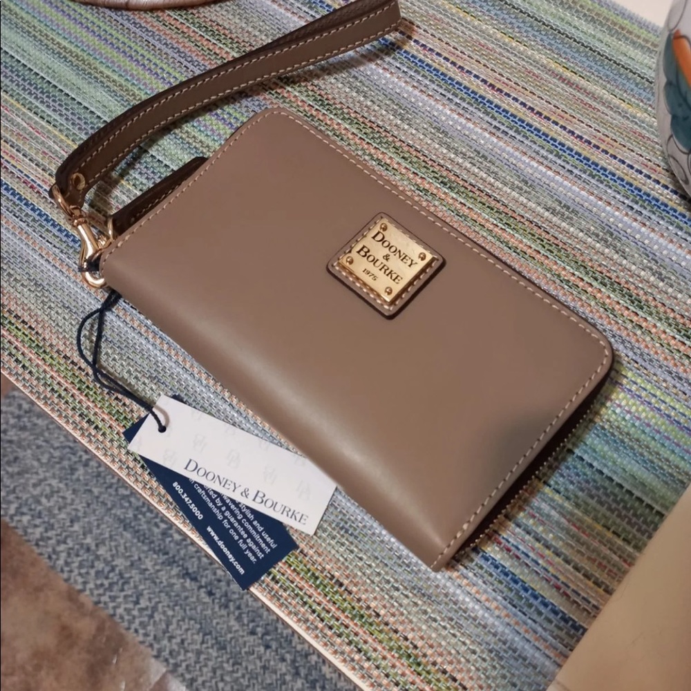 SOLD❗️Dooney & Bourke wallet